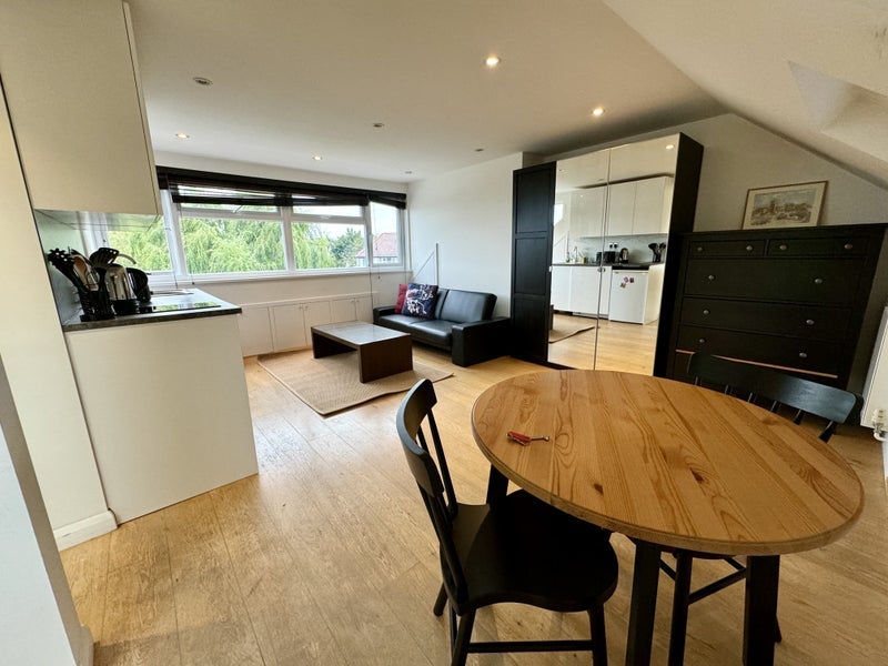 Flat Deansway in Greater London