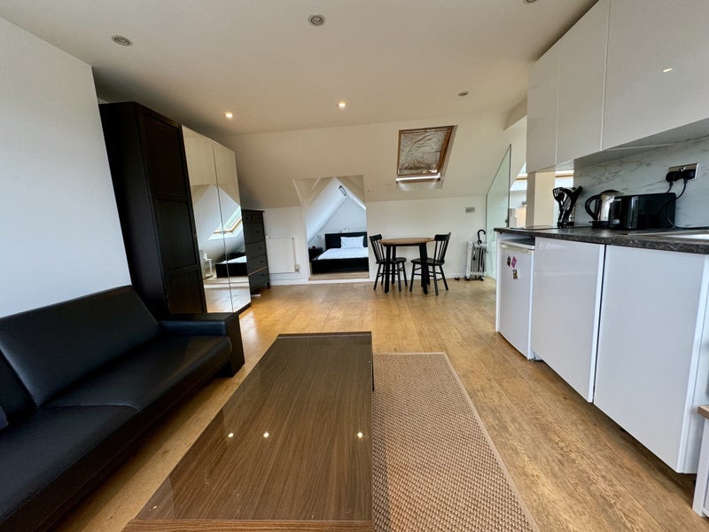 Flat Deansway in Greater London