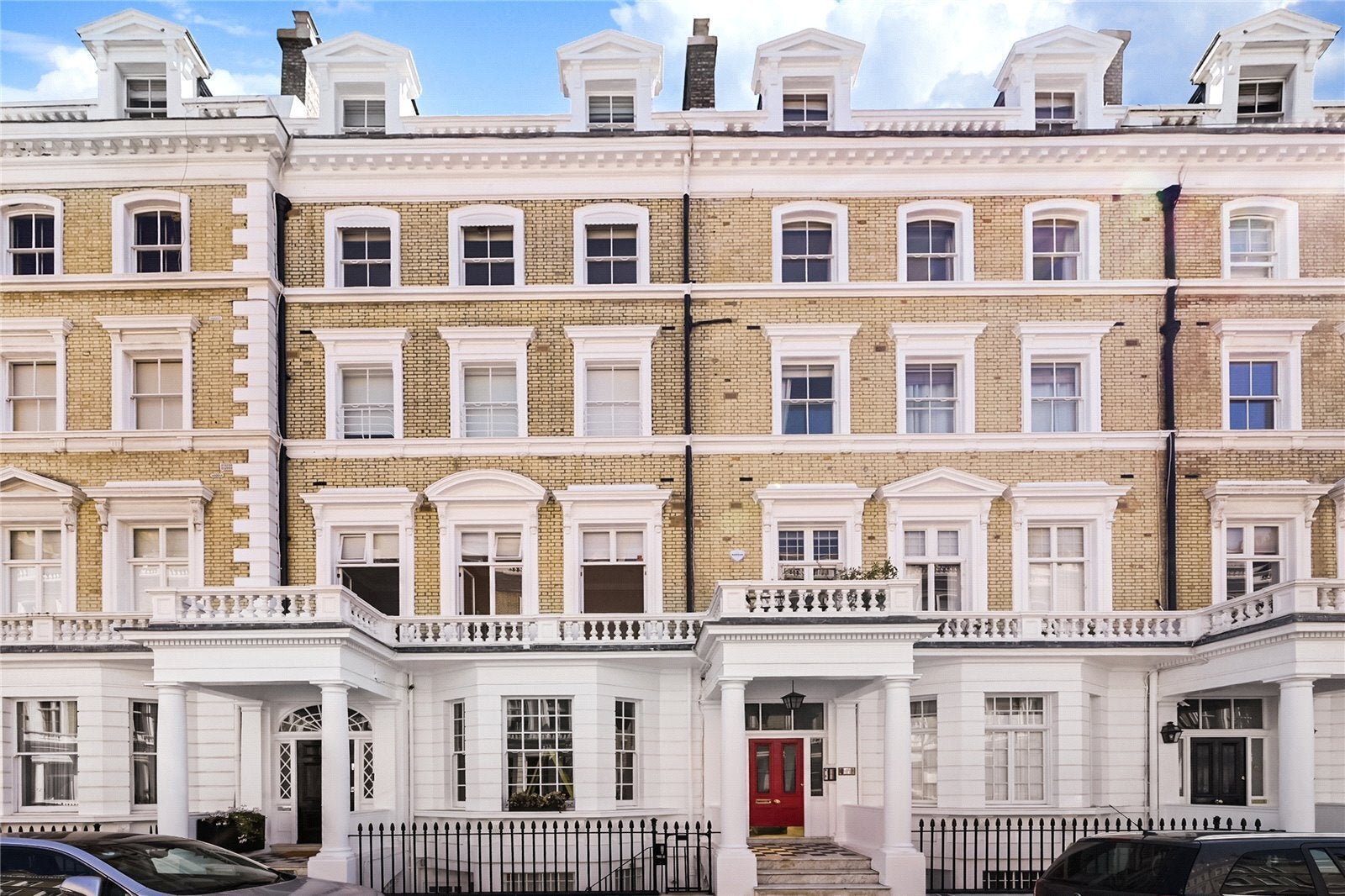 Flat Onslow Gardens in Greater London
