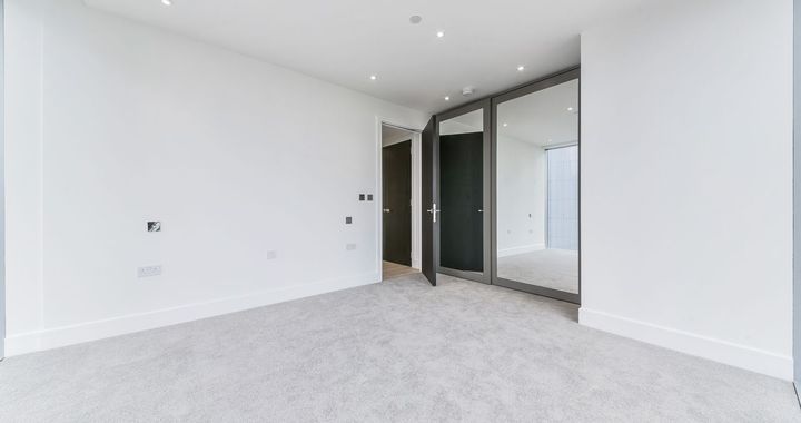 Flat Stable Walk in Greater London