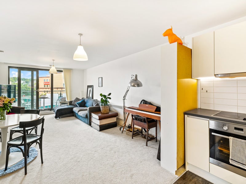 Flat Queensway in Reigate and Banstead
