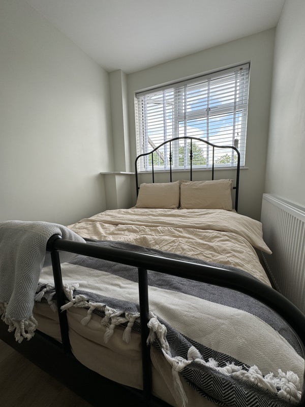 Room Maybank Road in Greater London