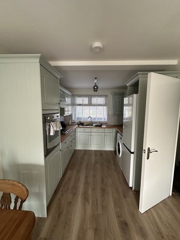 Room Maybank Road in Greater London