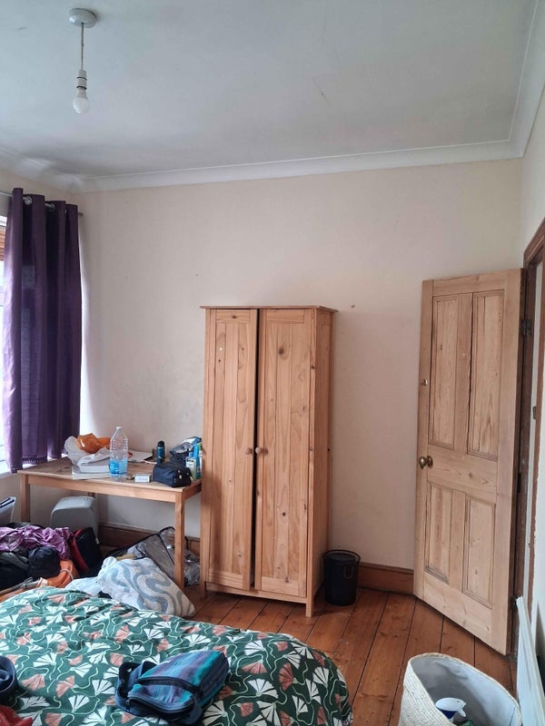 Room Inverness Place in Cardiff