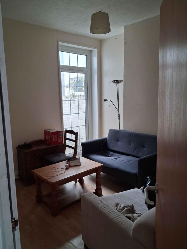 Room Inverness Place in Cardiff