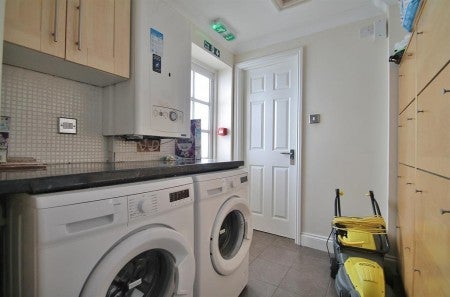 Flat Milton Place in Gravesham