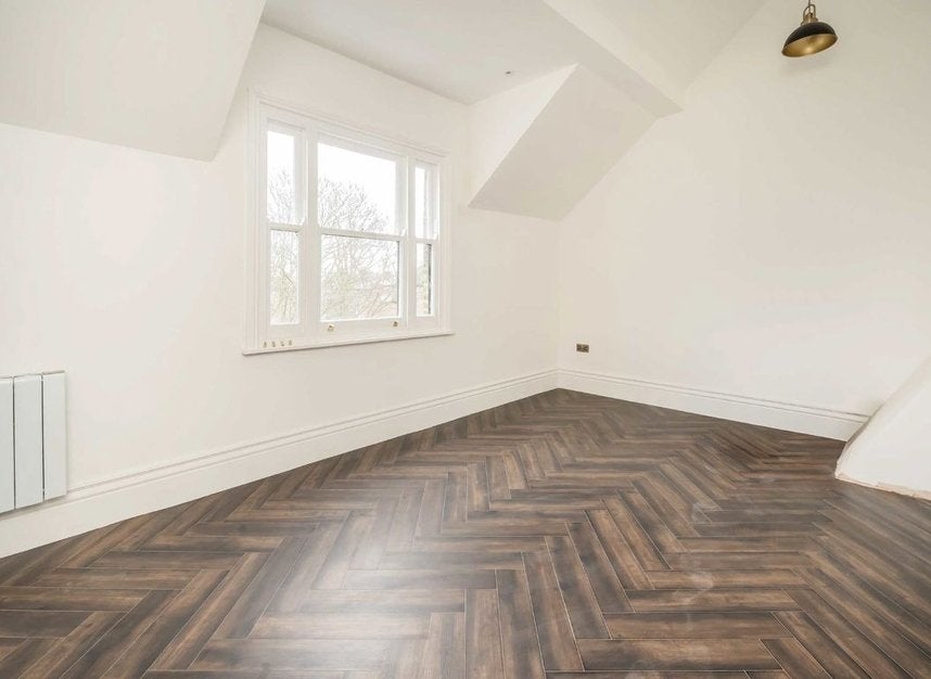 Flat Hillmarton Road in Greater London