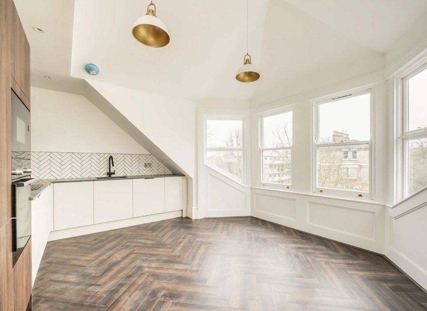 Flat Hillmarton Road in Greater London