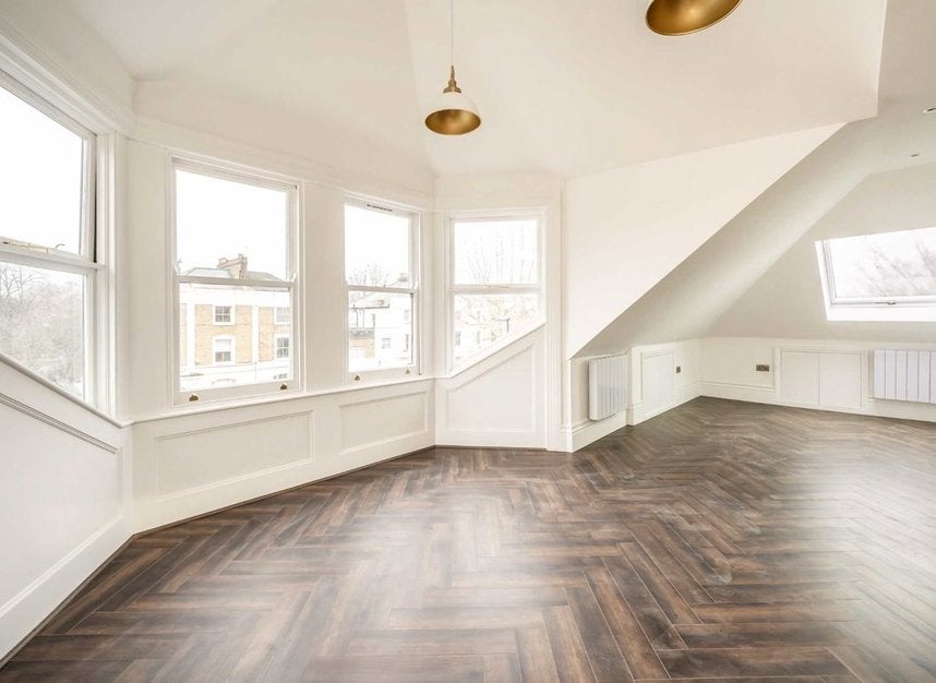 Flat Hillmarton Road in Greater London