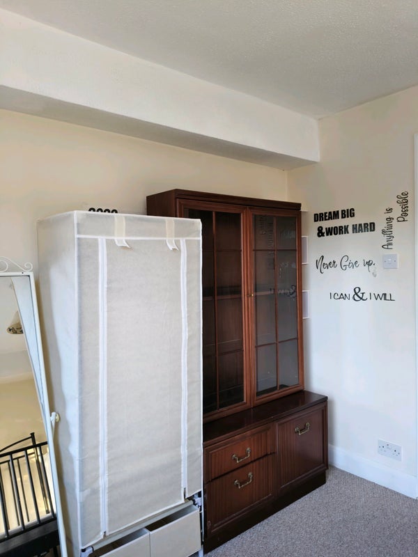 Room Dyke Drive in Greater London
