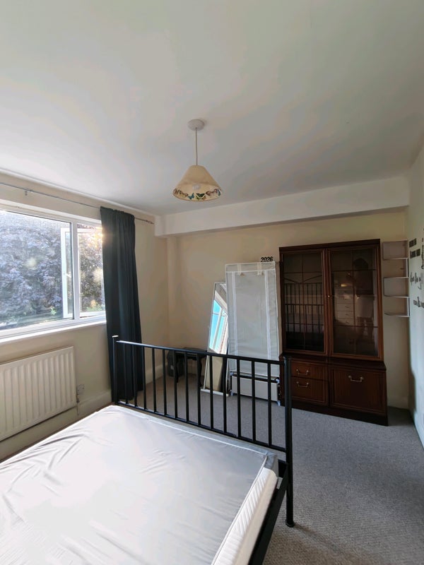 Room Dyke Drive in Greater London