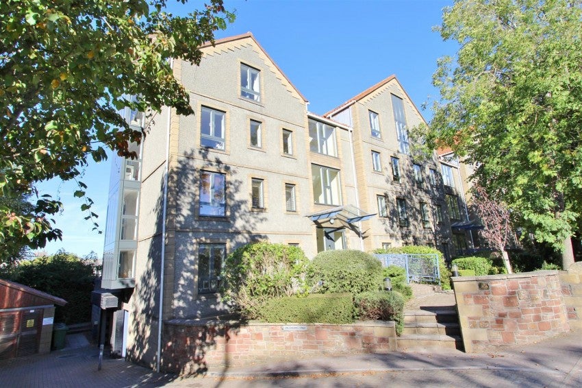 Flat Cumberland Road in Bristol
