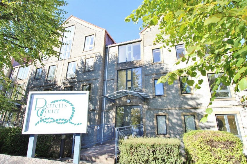 Flat Cumberland Road in Bristol