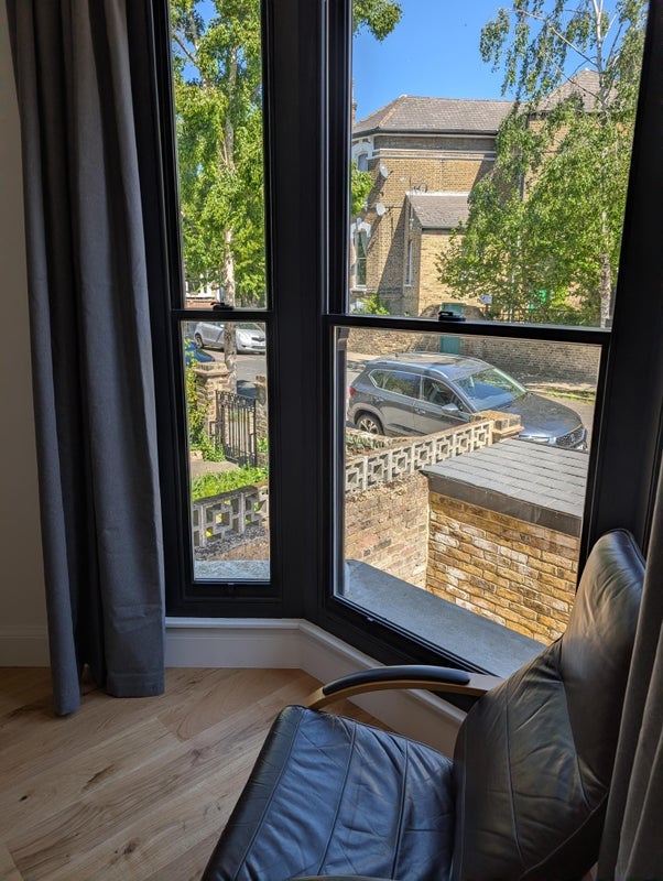 Flat Norcott Road in Greater London