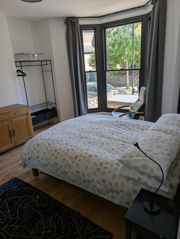 Flat Norcott Road in Greater London
