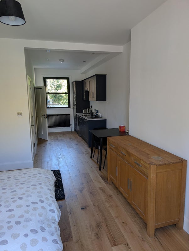 Flat Norcott Road in Greater London