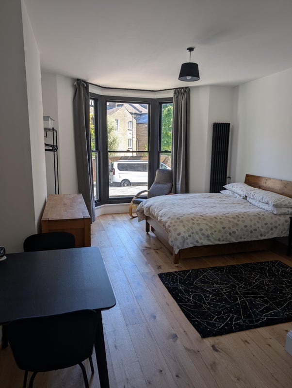 Flat Norcott Road in Greater London