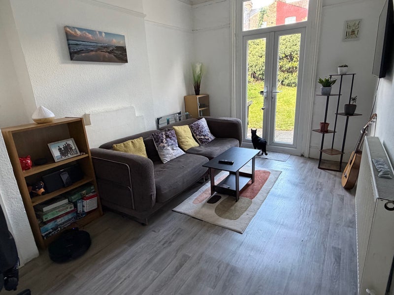 Room Handsworth Road in Greater London