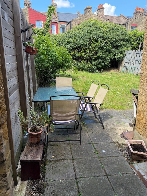 Room Handsworth Road in Greater London