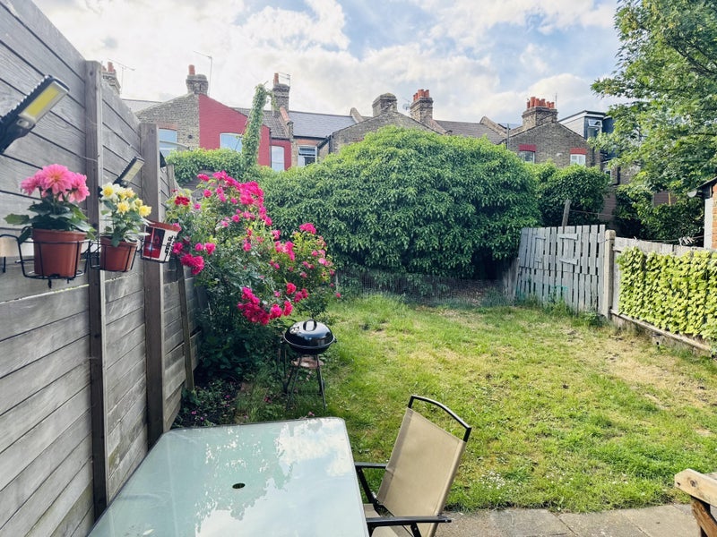 Room Handsworth Road in Greater London