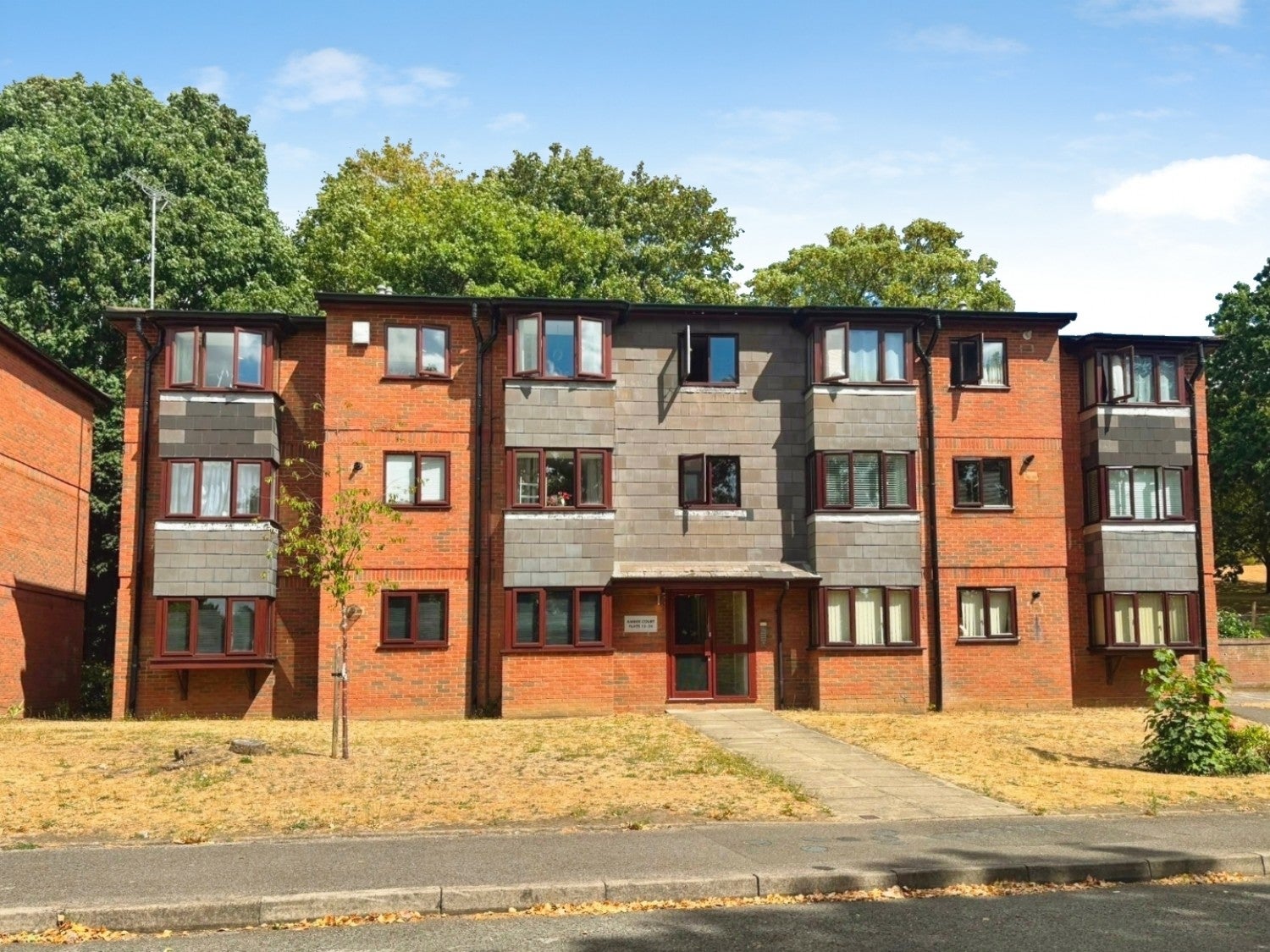 Flat Redan Gardens in Rushmoor