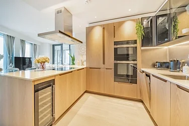 Flat Carnation Way in Greater London