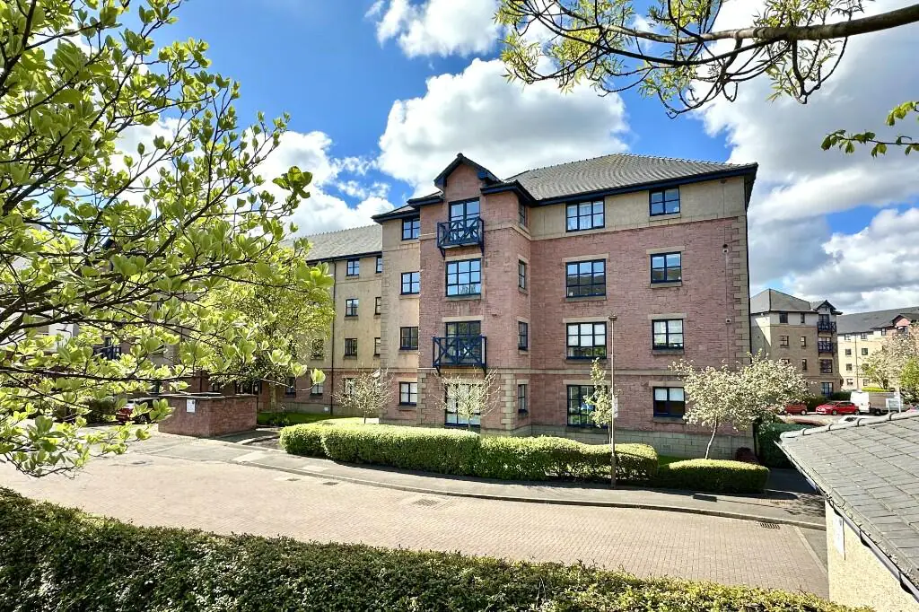 Flat Russell Gardens in City of Edinburgh