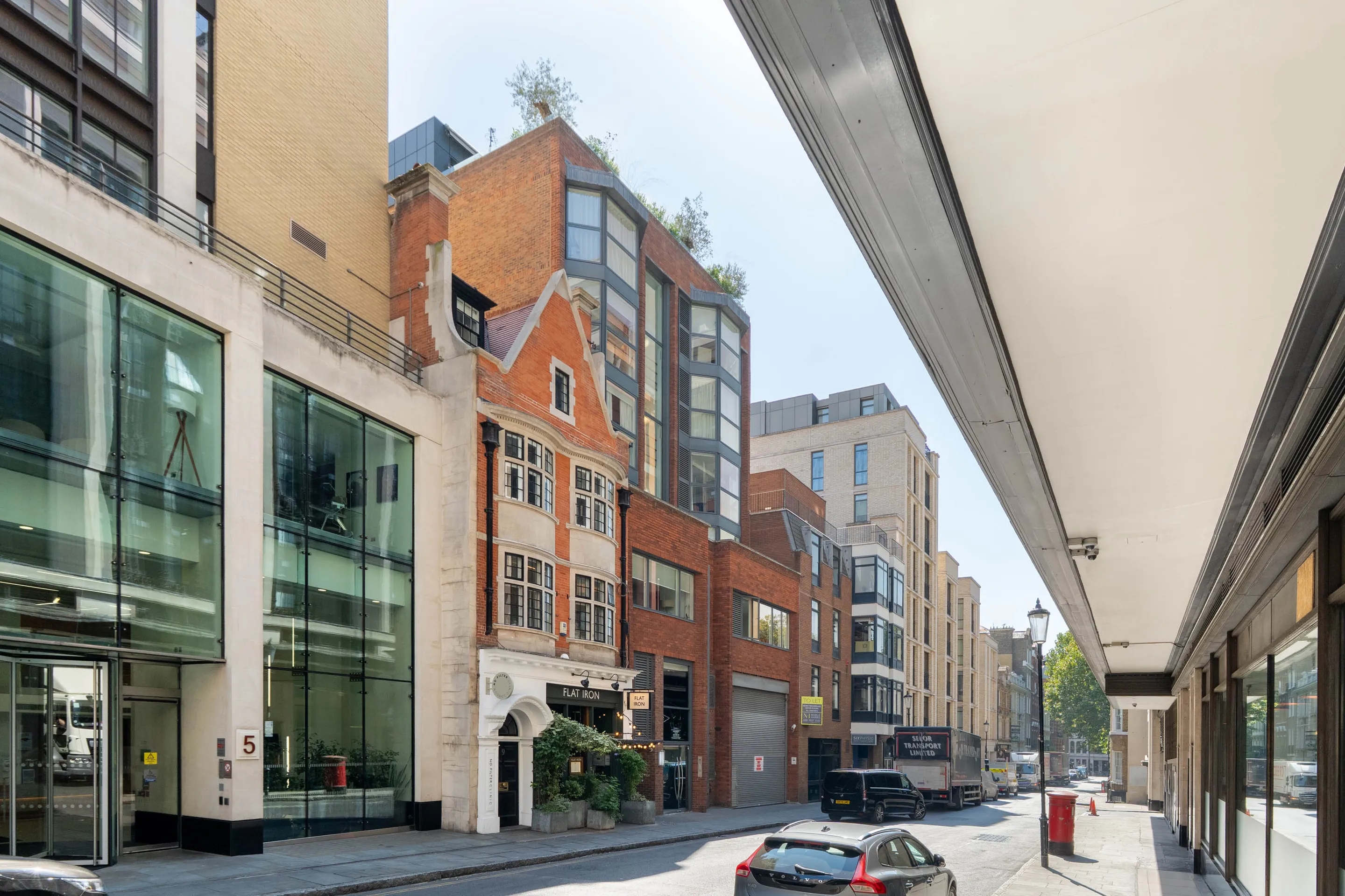 Flat Young Street in Greater London