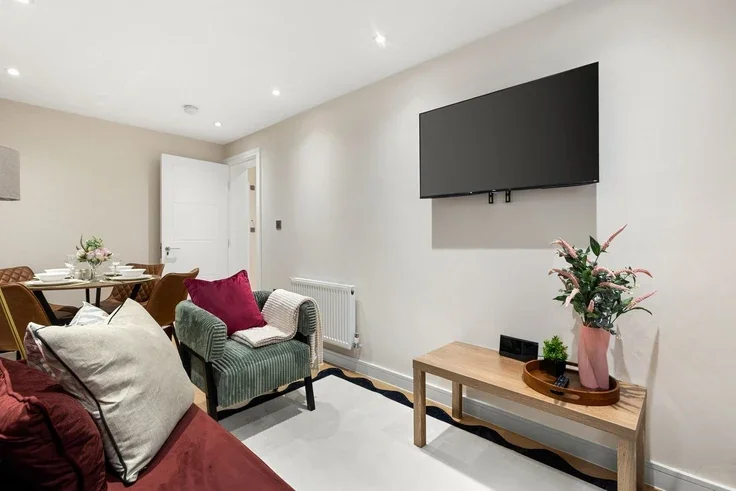 Flat Mackenzie Road in Greater London