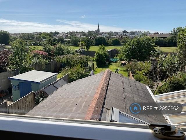 Room West Hill Road in Ryde