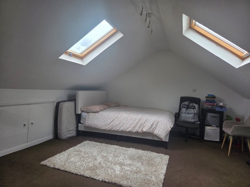 House Highcliffe Gardens in Greater London