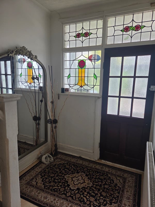 House Highcliffe Gardens in Greater London
