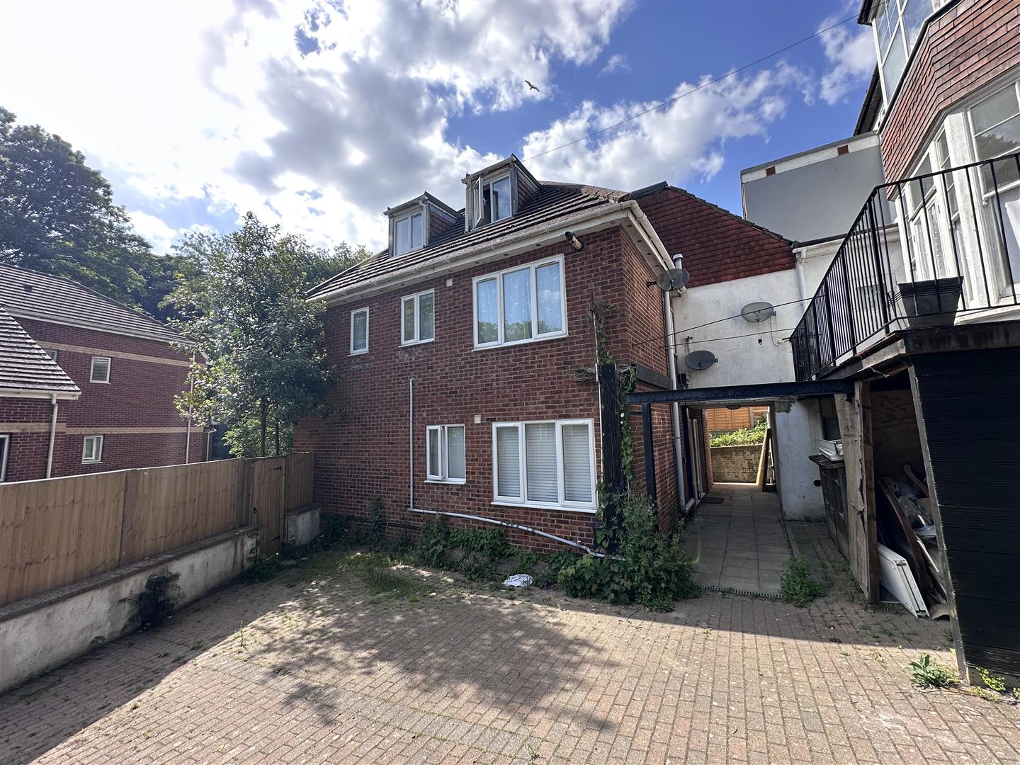 Flat Woodland Vale Road in St Leonards