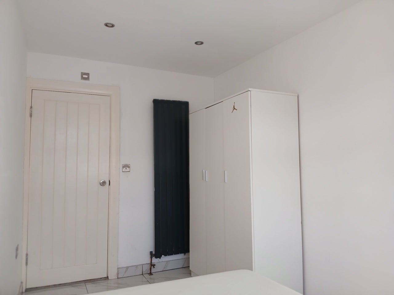 Flat Pinkwell Avenue in Greater London