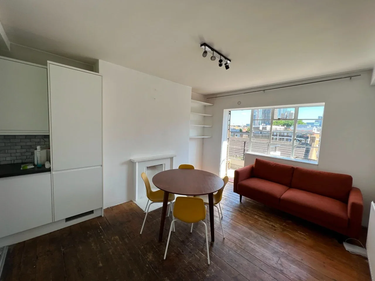 Flat Bevenden Street in Greater London