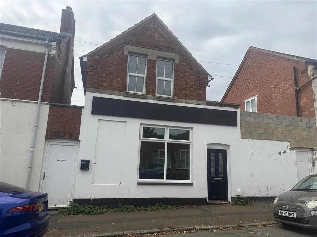 Flat Broadway in Kettering