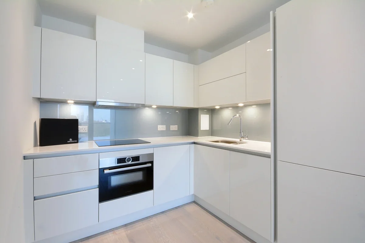 Flat Goodwin Street in Greater London