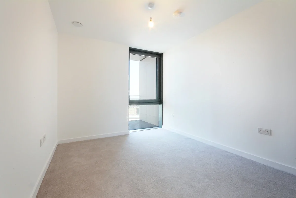 Flat Goodwin Street in Greater London