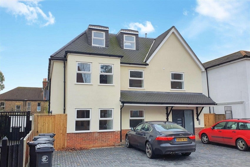 Flat Hemnall Street in Epping Forest