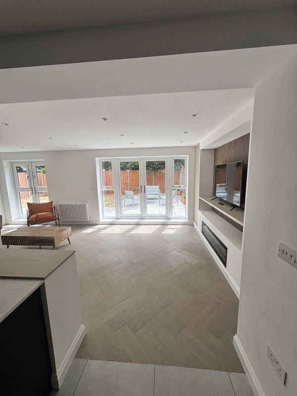 Flat Courtlands Avenue in Greater London