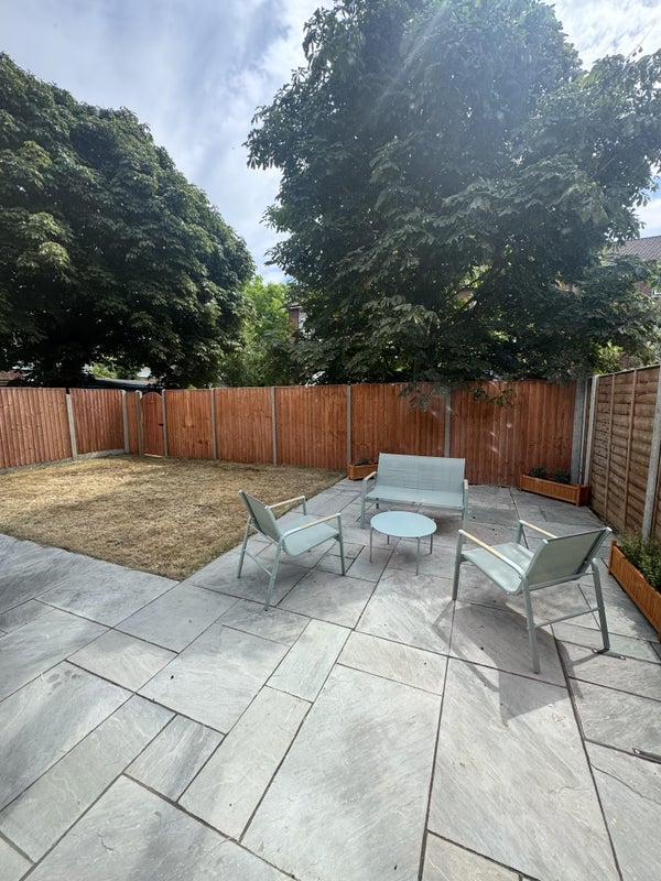 Flat Courtlands Avenue in Greater London