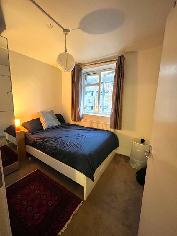 Room Trelawney Estate in Greater London