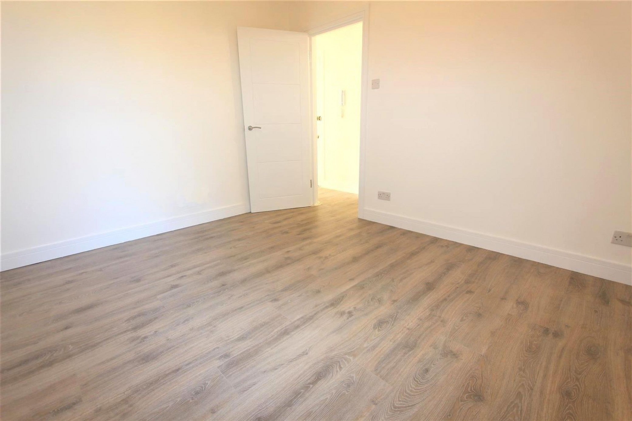 Flat Imperial Road in Greater London