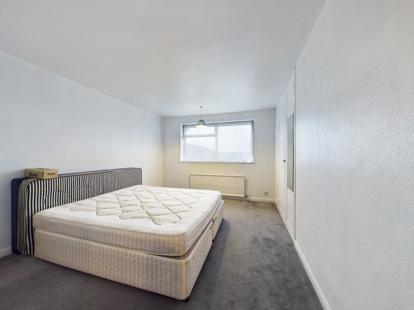 Flat Victoria Road in Greater London