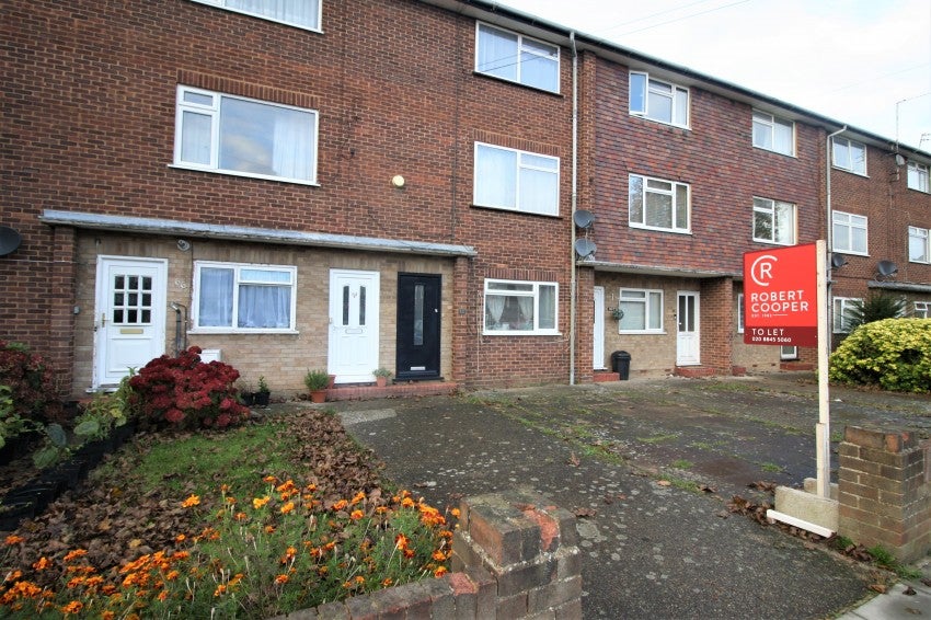 Flat Victoria Road in Greater London