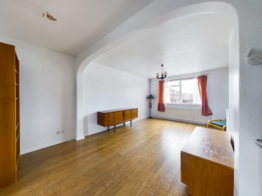 Flat Victoria Road in Greater London