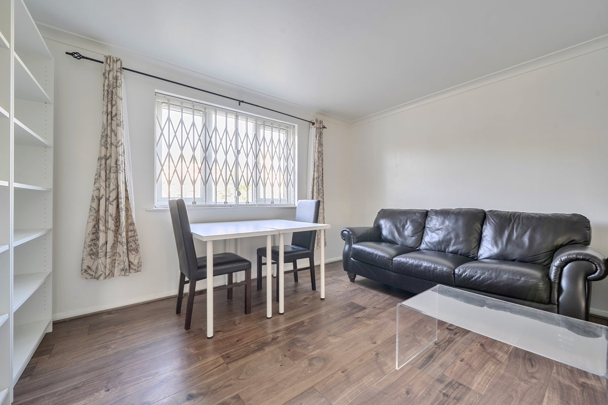 Flat John Silkin Lane in Greater London