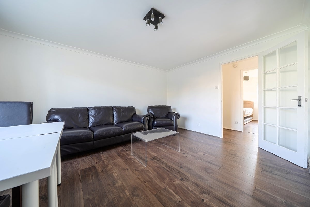 Flat John Silkin Lane in Greater London