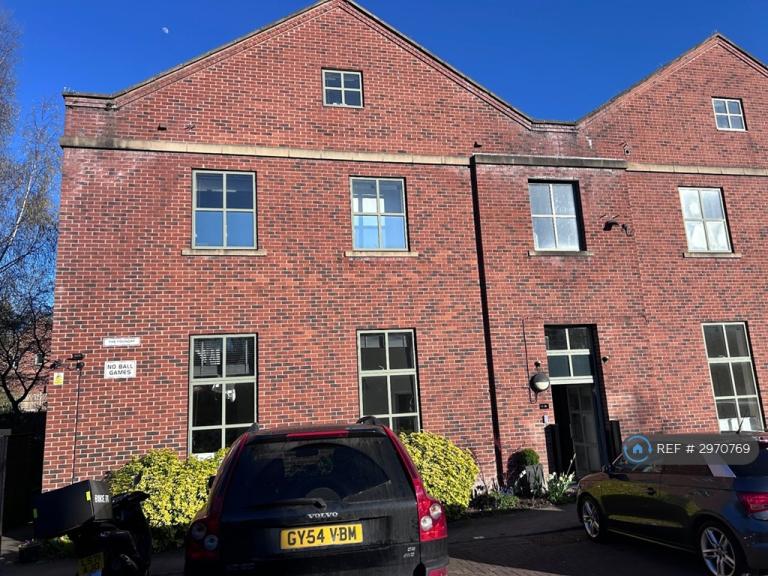 Flat Wain Avenue in Chesterfield