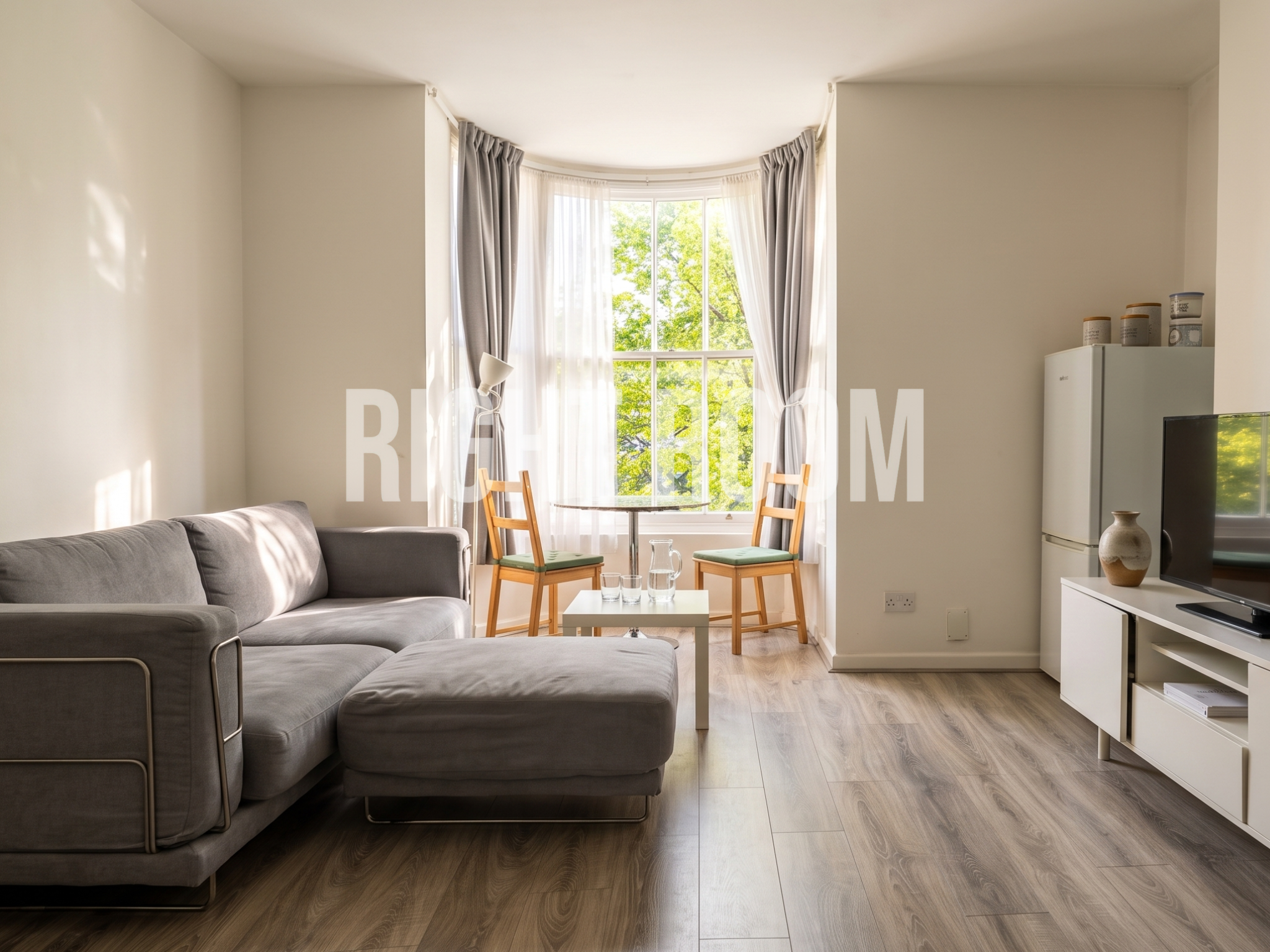 Flat Cranbury Avenue in Southampton